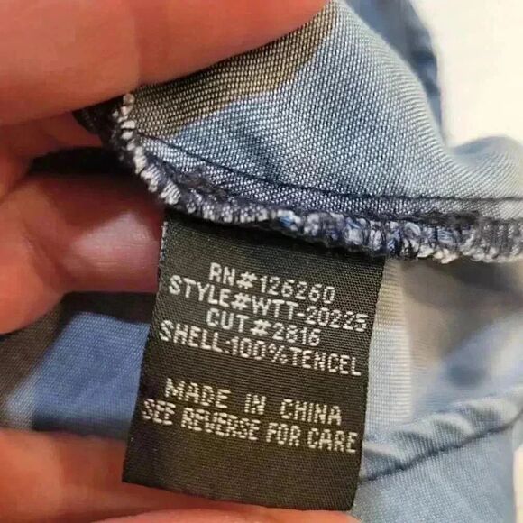 Aqua Women's Blue Med. Wash Tencil Chambray 1/2 Button Front Shirt w Collar & Po - Picture 9 of 9